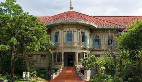 Phra Thi Nang Vimanmek and Abhisek Dusit Throne Hall