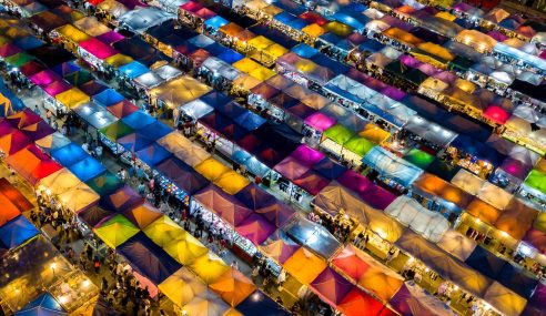 Experience the Nightlife of Bangkok – From bars to markets