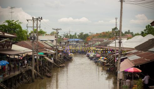 Exploring Bangkok’s Floating Markets: A Traveler’s Guide for an Unforgettable Cultural Experience
