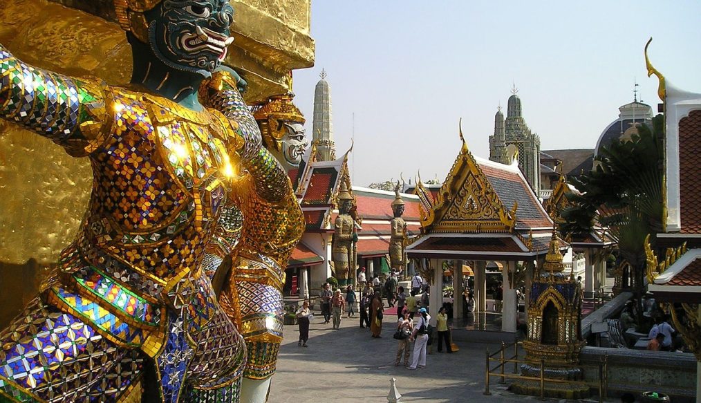 Exploring Bangkok’s Hidden Canals and Markets: A Local’s Perspective