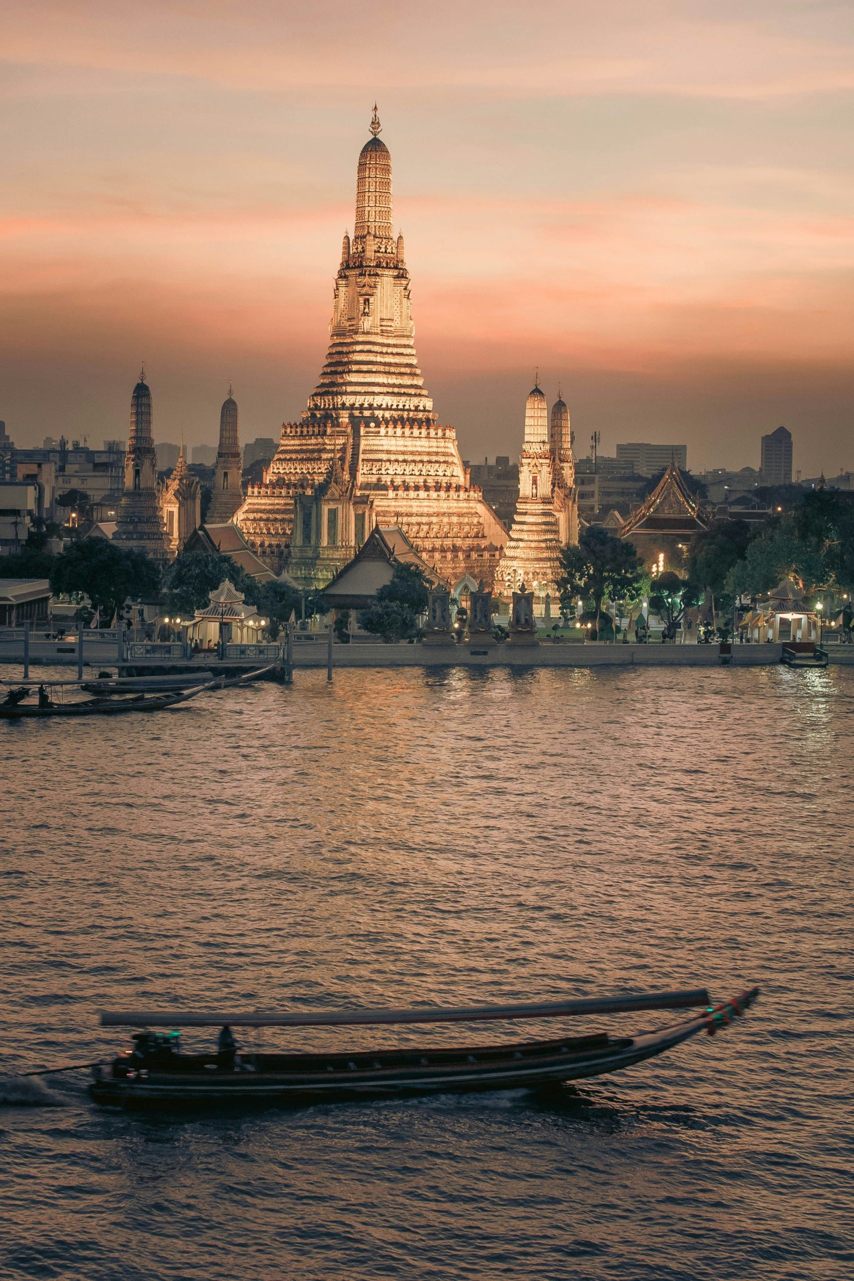 Common Mistakes Travelers Make When Booking Hotels in Bangkok